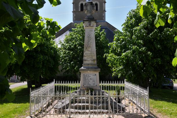 Monument aux Morts de Montigny sur Canne