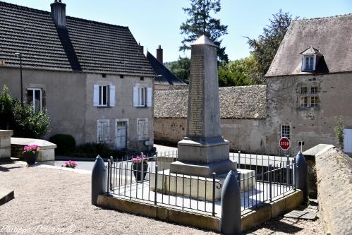 Monument aux morts de Montreuillon Nièvre Passion