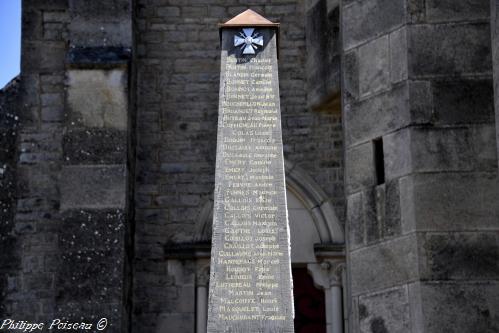 Monument aux morts de Montreuillon Nièvre Passion