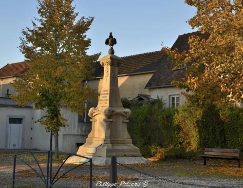 Monument aux morts de Pouilly