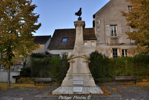 Monument aux morts de Pouilly