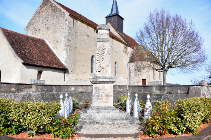 Le Monument Aux Morts de Saint André en Morvan