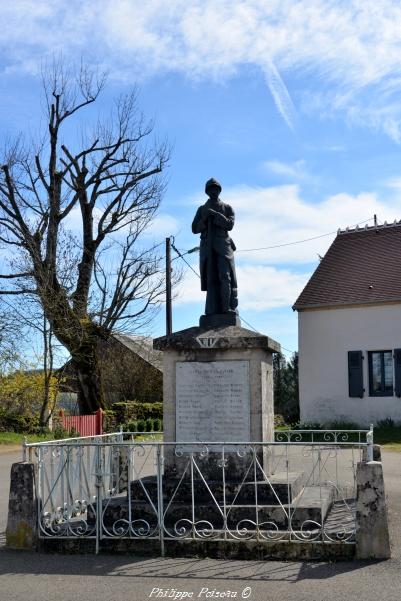 Monument aux morts de Saint Benin des Bois un hommage