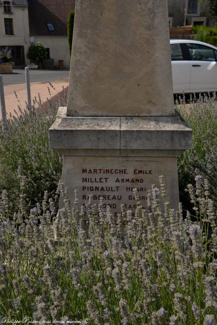 Monument aux morts de Saint Laurent l'Abbaye