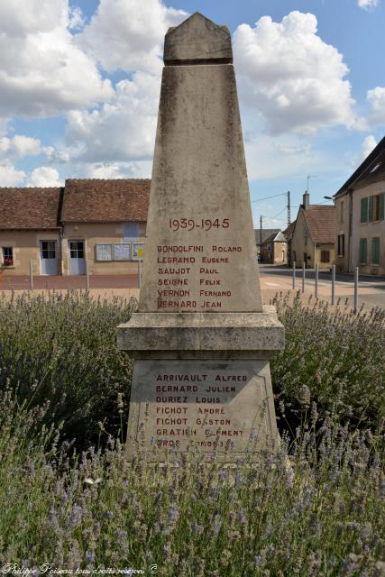 Monument aux morts de Saint Laurent l'Abbaye