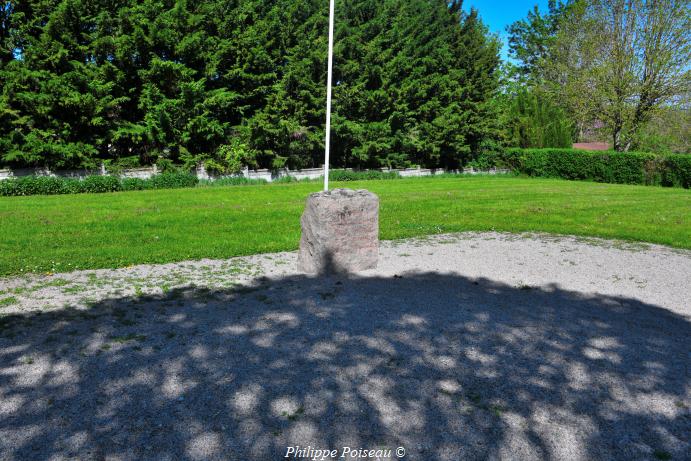 Monument aux morts de Saint Parize le Chatel un hommage