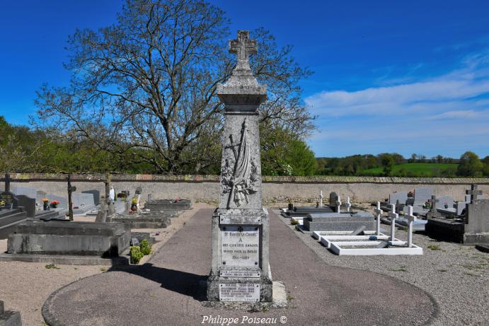 Monument aux morts de Saint Parize le Chatel un hommage