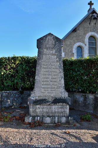 Monument aux morts de Saint Pierre du Mont un hommage