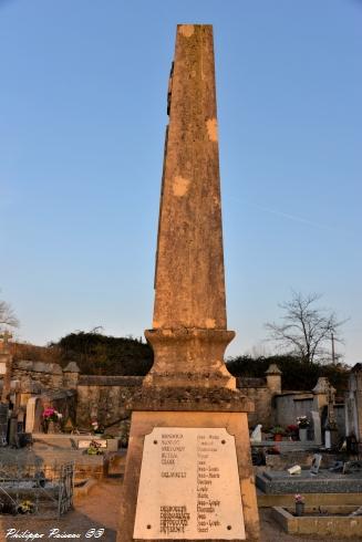 Monument aux morts de Saint Péreuse