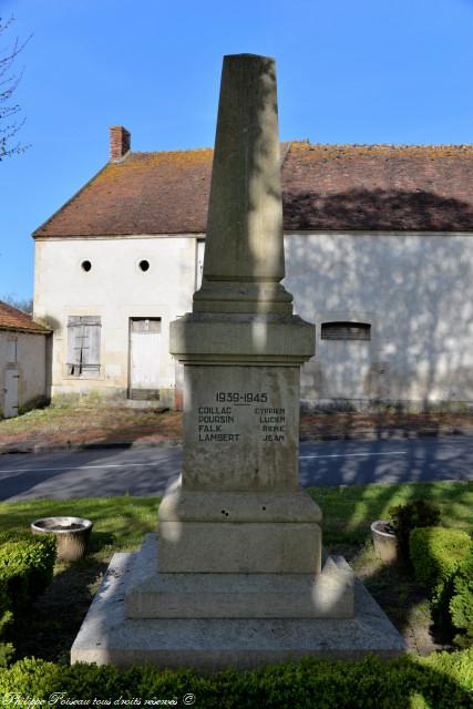 Monument aux morts de Sainte Colombe des Bois Nièvre Passion