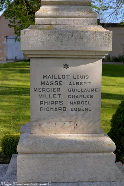 Monument aux morts de Sainte Colombe des Bois Nièvre Passion