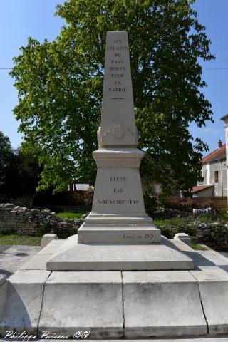 Monument aux morts de Suilly La Tour