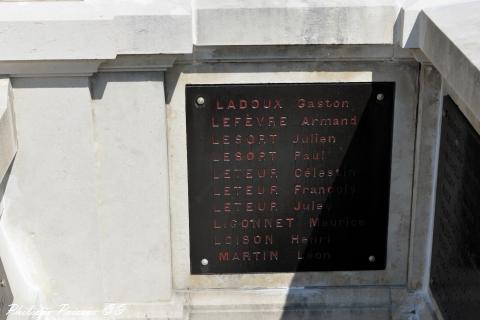Monument aux morts de Suilly La Tour