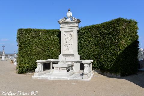 Monument aux morts de Suilly La Tour