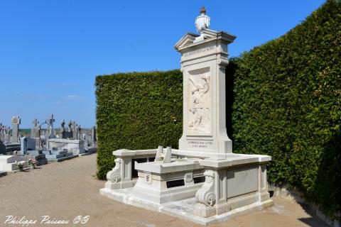 Monument aux morts de Suilly La Tour