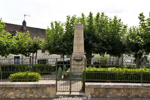 Monument aux morts de Tracy sur Loire un hommage