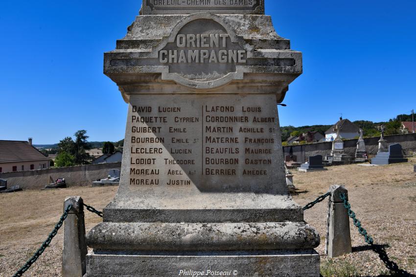 Le monument aux morts de Trucy L'Orgeuilleux