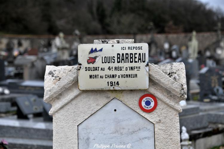 Monument aux morts au cimetière de Urzy