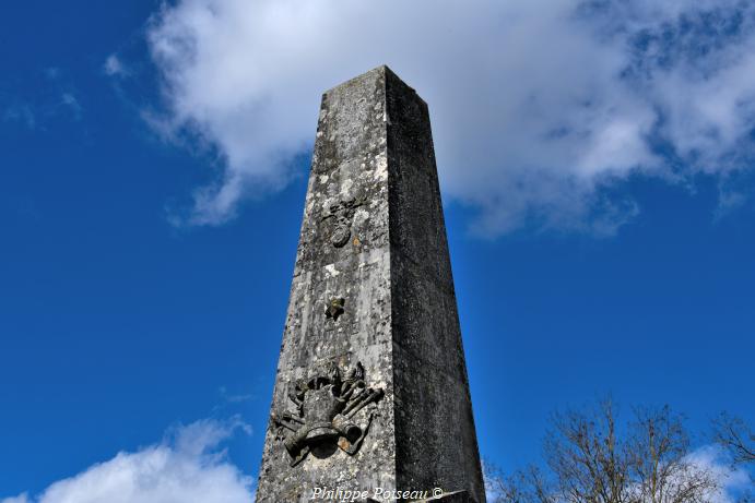 Monument des anciens civils et militaires de Clamecy un hommage