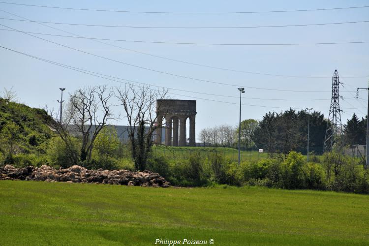 Château d'eau militaire de Saint Parize Le Châtel