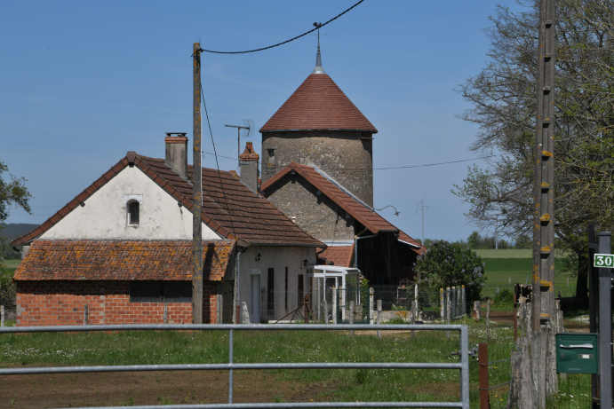 L'ancien moulin à vent de Saint Parize le Chatel