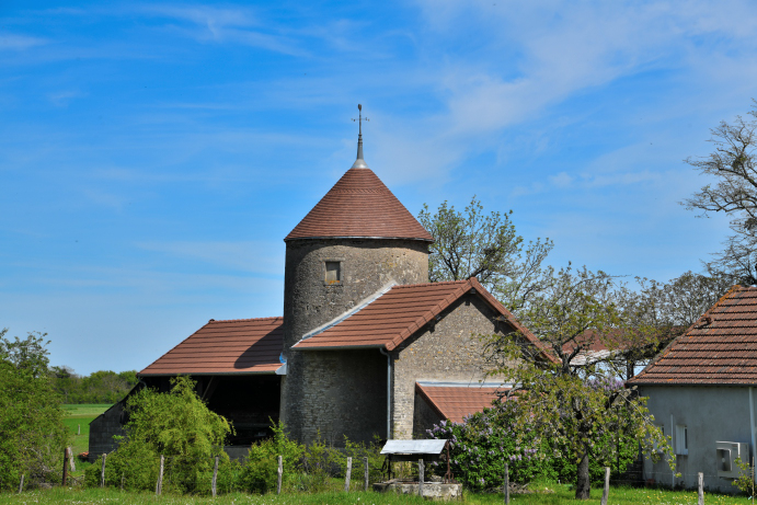 L'ancien moulin à vent de Saint Parize le Chatel