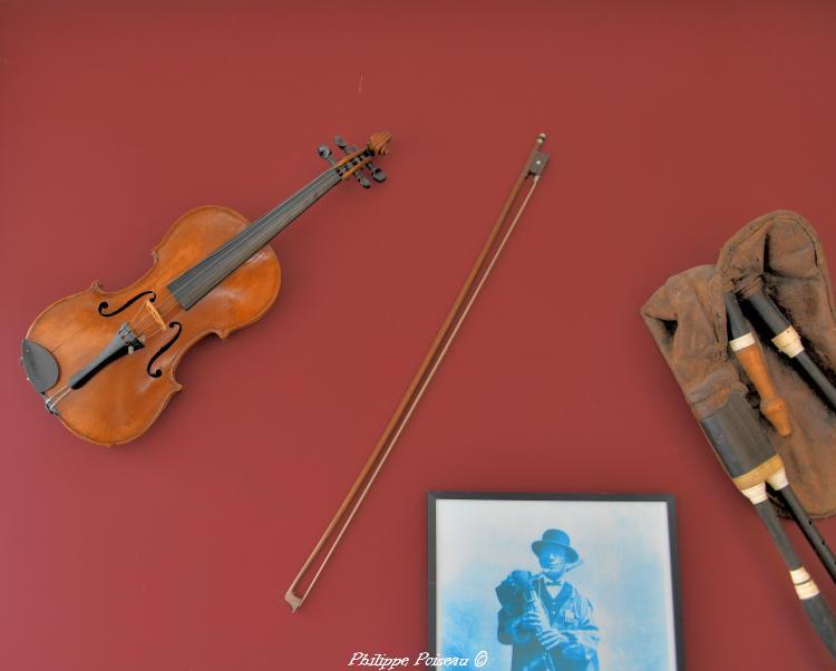 Cornemuse, Violon, vielles musée de Varzy