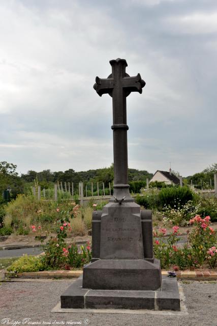 Monument aux morts de Neuville lés Decize Nièvre Passion