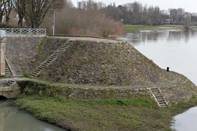 Nevers le "pont mal placé"