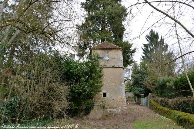 Vestige de la muraille de Monceaux le Comte un beau rempart