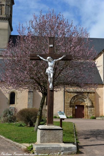 Crucifix du village de Cervon