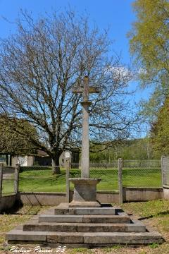 Croix de Menou un patrimoine vernaculaire