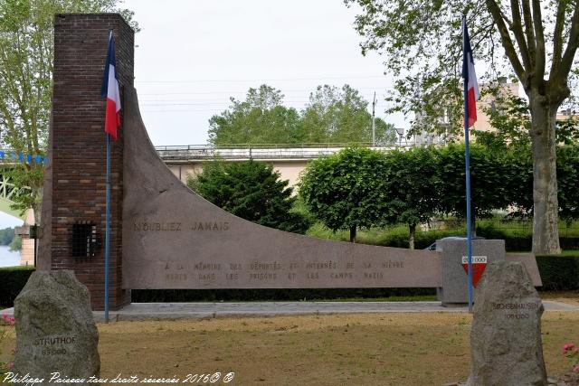 Mémorial des déportés de la Nièvre un hommage