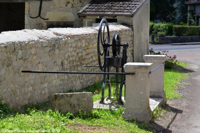 Pompe du village de Saint-Père