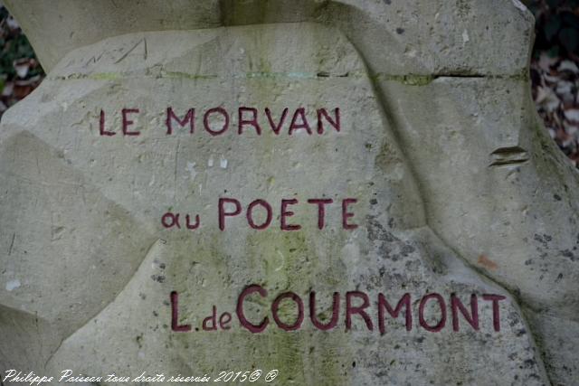 Stèle de Courmont à Château Chinon