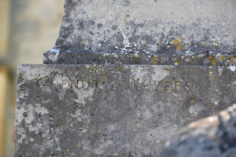 Monument aux morts d'Ourouër aux Amognes