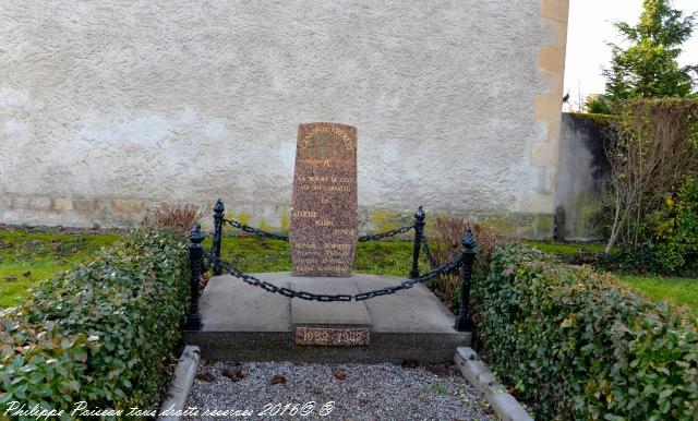 Stèle des anciens combattants de Prémery un hommage