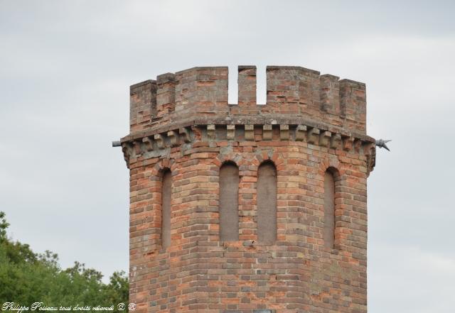 La tour de Toury Lurcy