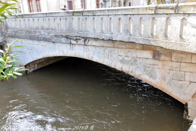 Pont de l'Anguison de Corbigny Nièvre Passion