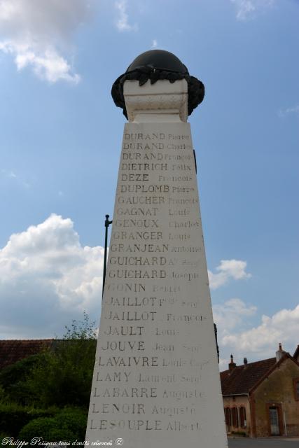 Monument aux morts de Charrin Nièvre Passion