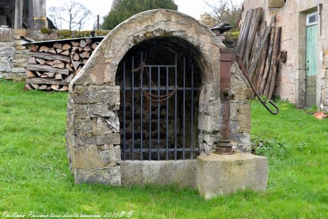 Puits du village d'Auxois