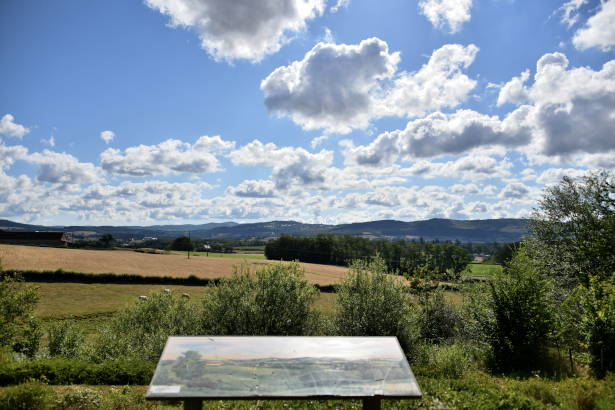 Panorama de Dommartin un beau regard sur le Nivernais.