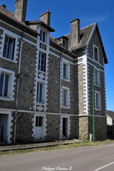 Les bâtiments "Bernasse" de Corbigny