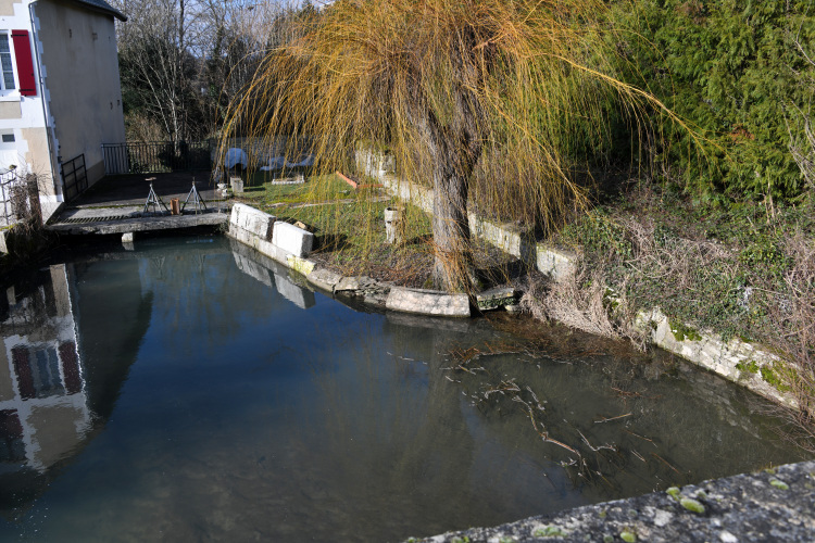 Lavoir privé de la commune d'Entrains-sur-Nohain un patrimoine