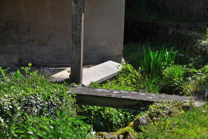 Petit lavoir privé de Lormes un patrimoine