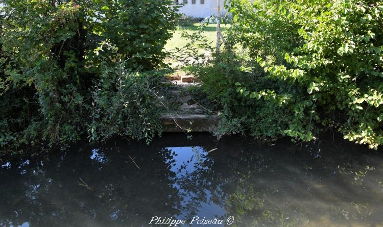 Le petit lavoir privé des Laignes