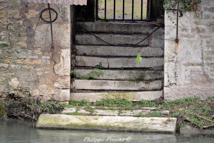 Petit lavoir privé du Beuvron