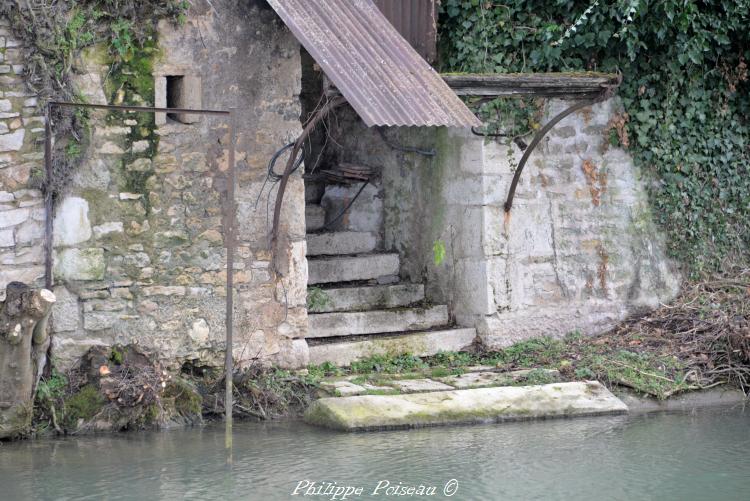 Petit lavoir privé du Beuvron