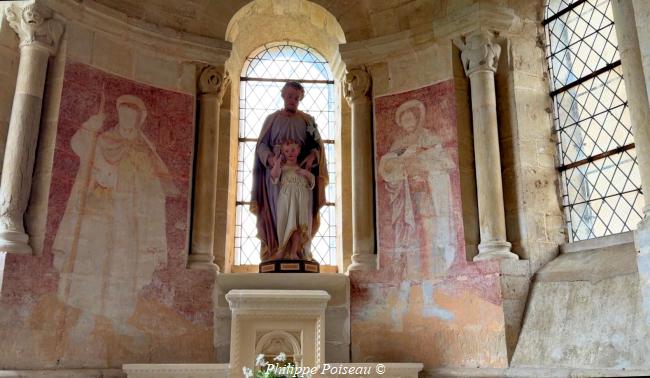 L'intérieur de l'église de Saint-Révérien
