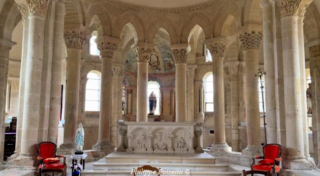 L'intérieur de l'église de Saint-Révérien